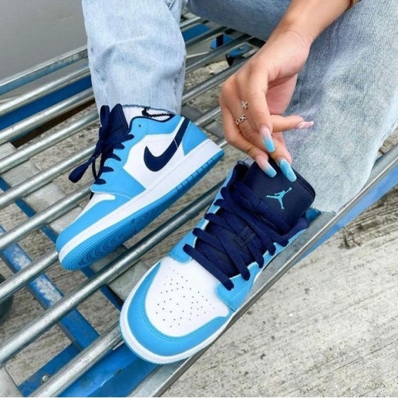 Jordan 1 Low 'UNC' (2021) - White/Powder Blue/Obsidian - Picture 3 of 9